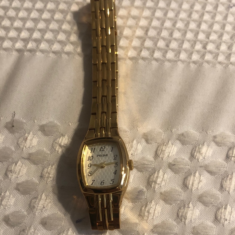 Pulsar Gold Watch with Sleek Band